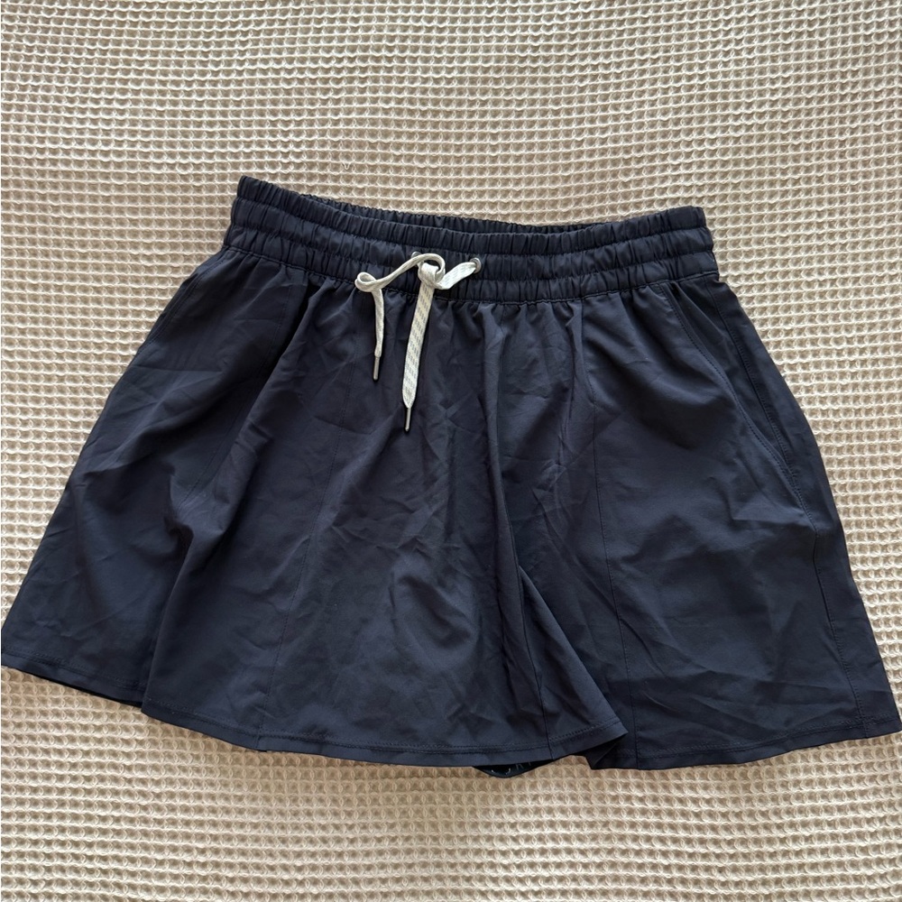 Vuori Women's Black Clementine Skirt